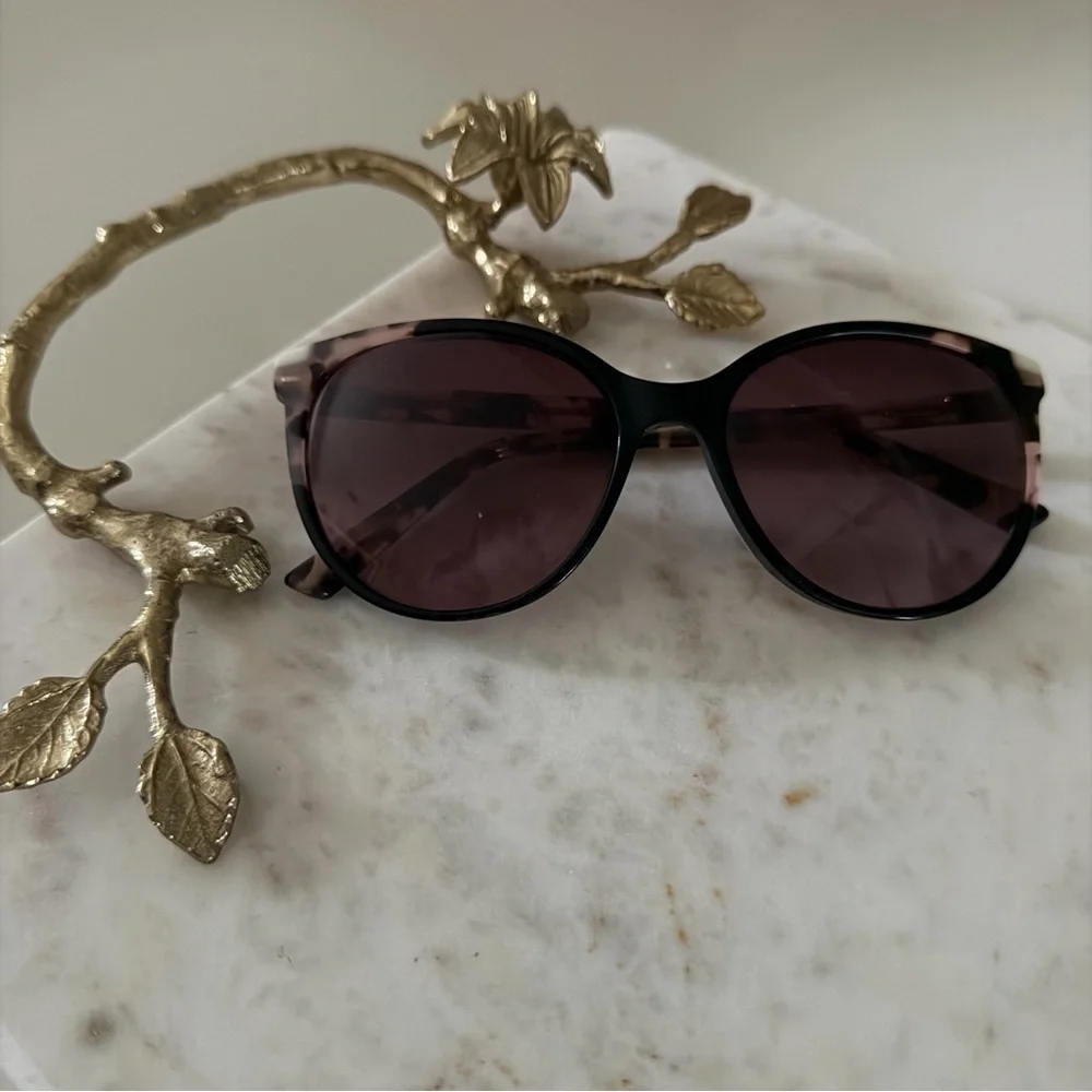 Chic Ted Baker Sunglasses - Picture 2 of 4